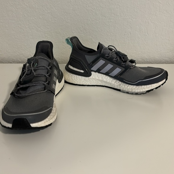 Adidas UltraBoost - Picture 3 of 10